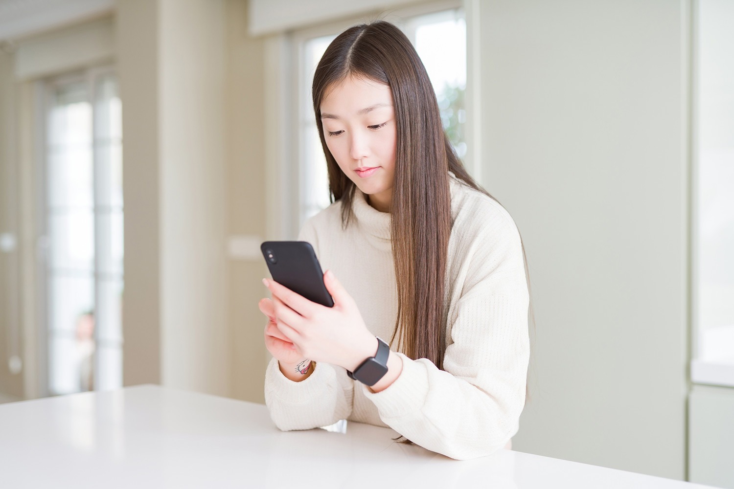 Patient using Senseye on a smartphone